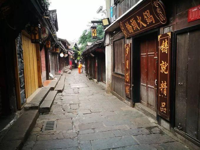 济南肤康中研科普:生活中,应该怎么预防灰指甲?